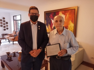 Exrector Harold Rizo recibe homenaje en los 35 a&ntilde;os del Sistema de Regionalizaci&oacute;n