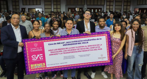 J&oacute;venes de Univalle reciben predio incautado a la mafia para ser utilizado como residencias estudiantiles