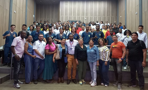 Estudiantes de Becarios U estuvieron en Univalle